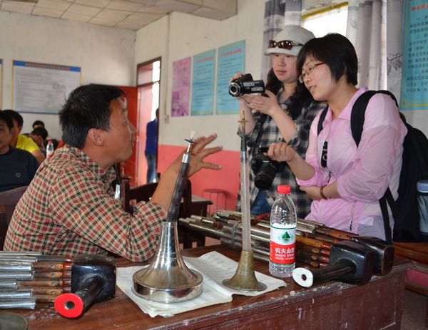 纾缓,沉稳且凄婉如诉的悲凉的丧事吹奏哀乐,著名民间唢呐表演艺术家
