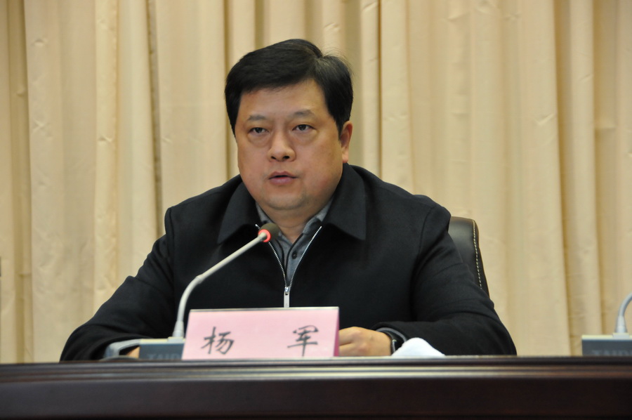 省第二环境保护督察组组长陈强就做好督察工作作了动员讲话,市委书记