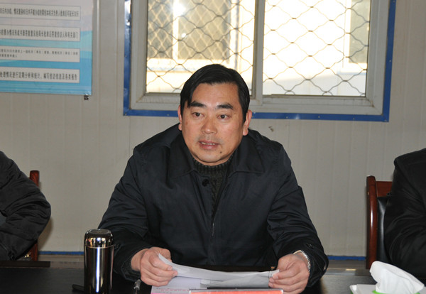 县委书记朱学亮接待群众来访