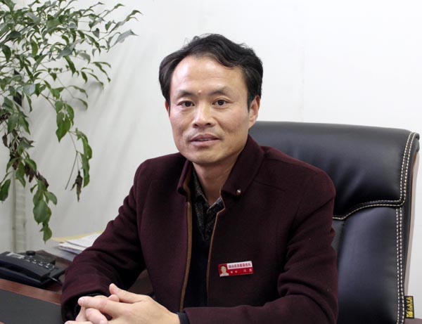 推进效能建设优化发展环境专访县效能督查局局长冯勇