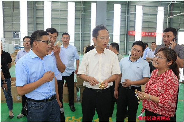 吕金波一行观摩埇桥区扶贫工厂建设情况