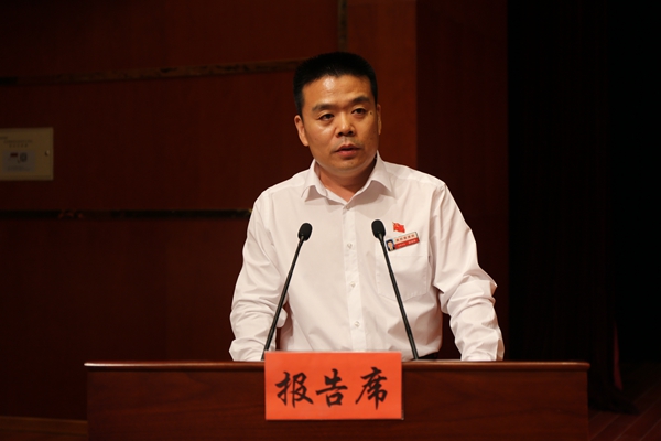 报告会上,报告团成员武志强,王红梅,李彦,李燕子,赵猛,赵晓锋,尉成辉