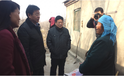 心系群众情暖民心龙道金书记走访慰问贫困群众